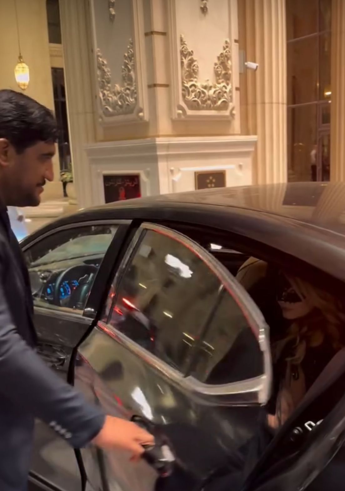 Why Are Luxury Sedans the Preferred Choice for Comfort and Style? image