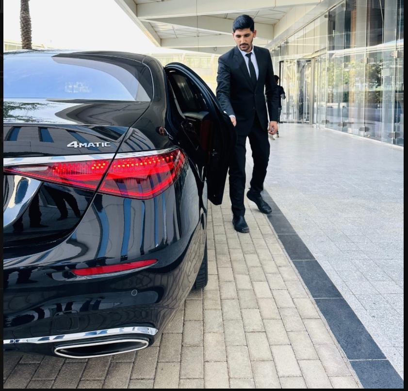Book Reliable Chauffeur Service in Riyadh for Stress-Free Travel – ET Chauffeurs image